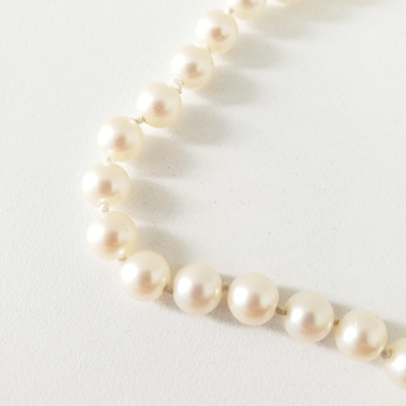Vintage Faux Pearl Necklace - Picture 2 of 3